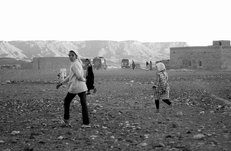 children, marroc, morocco, desert, day, standing, adult, land, casual clothing, outdoors, group of people, history, africa, dunes, men, women, built structure