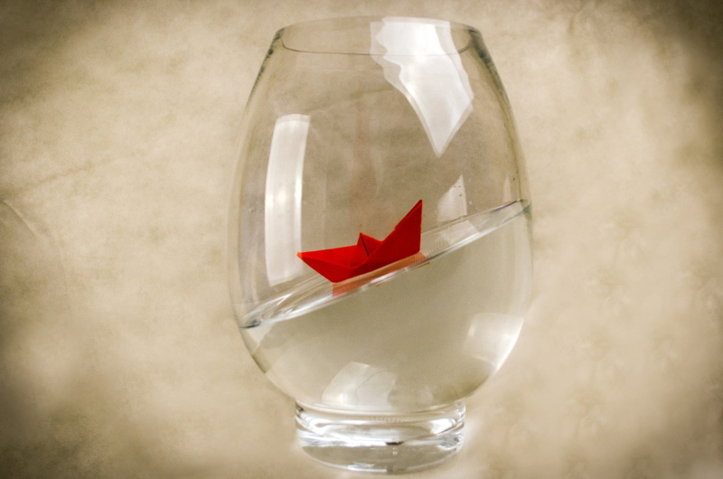 paper boat, studio shot, colored background, transparent, travel, close-up, glass, refreshment, flag, blue, alcohol, drinking glass, 1080P, no people