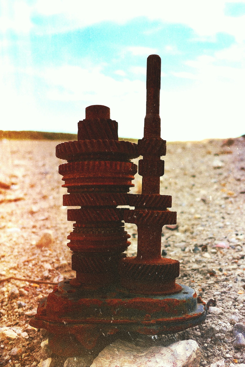 old, day, close-up, weathered, decline, close up, rusty, outdoors, junk, stone, rust, abandoned, landfill, no people, metal, land, 2K, field, focus on foreground