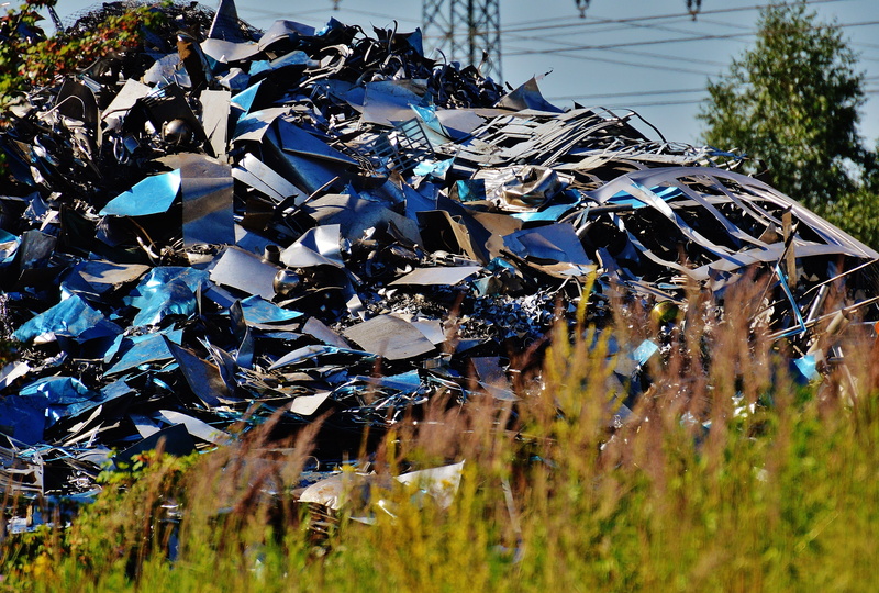 tree, garbage, day, metal, outdoors, no people, ruined, silver colored, sunlight, scrap, scrap Metal, garbage Dump, large group of objects, damaged, 5K