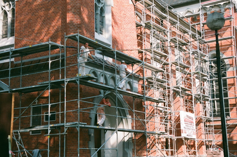 builder, built structure, home improvement, scaffolding, construction industry, residential district, men, outdoors, Craftsmen, day, low angle view, office building exterior