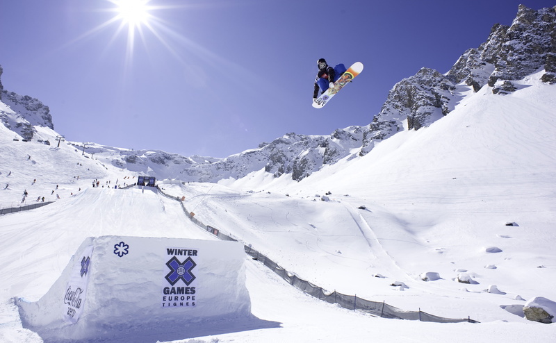 outdoors, ramp, winter, sunlight, jumping, mountain range, leisure activity, Other Sports, extreme sports, snowcapped mountain, Sports, Games, exhilaration