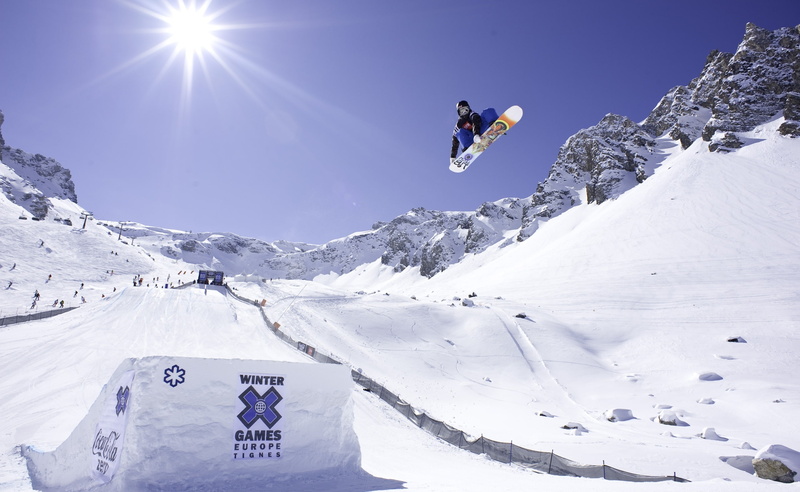 one person, Other Sports, sport, Europe, sports equipment, orange, skill, extreme sports, winter sport, adventure, mountain range, lens flare, snowboarding