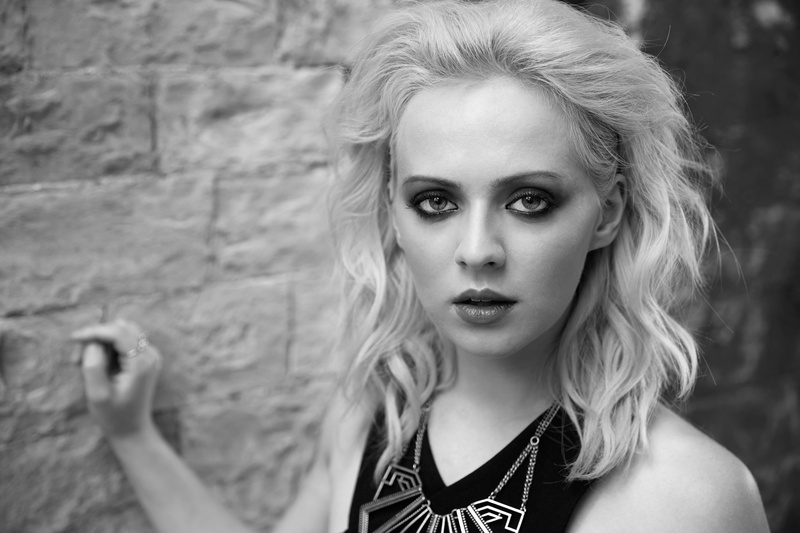 singer, covers, 5K, Madilyn Bailey, Wisconsin