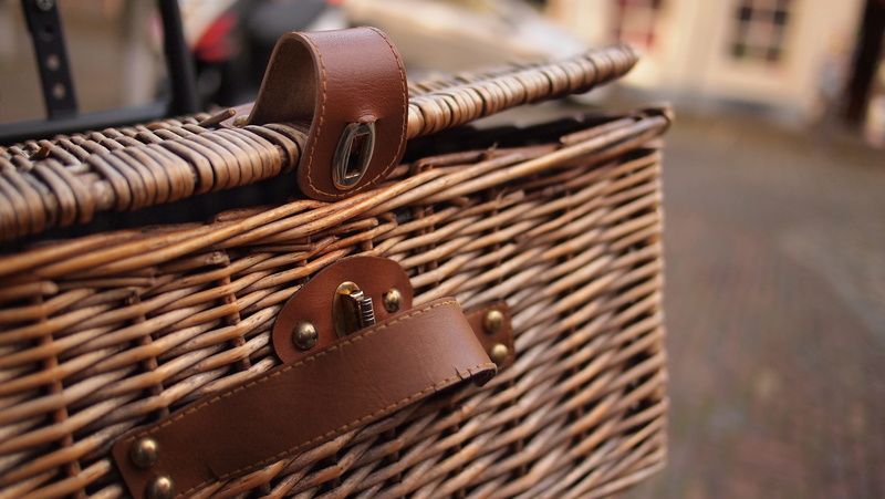 wood - material, focus on foreground, container, day, bike, travel, outdoors, street, 2K, basket, wicket, storage, travel destinations, selective focus