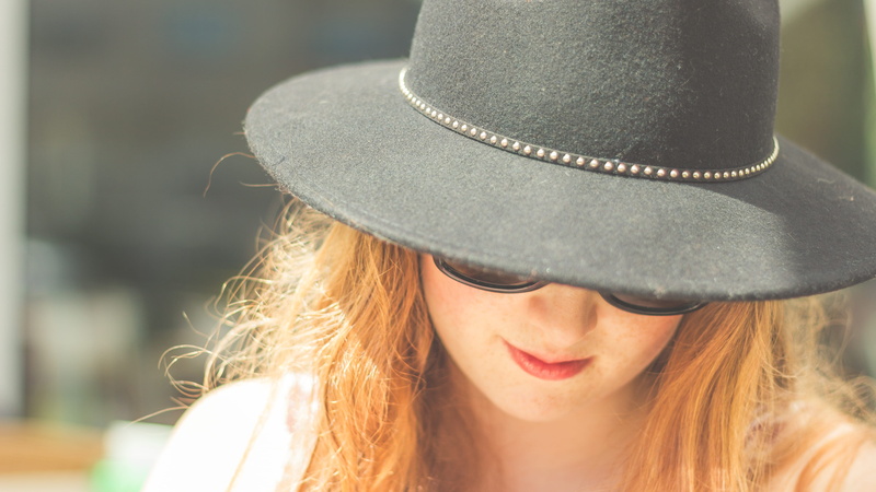 women, close-up, bowler, hair, long Hair, hat, outdoors, wearing, beauty, caucasian Ethnicity, adult, 5K, black hat, brunette, young women, woman, lifestyles