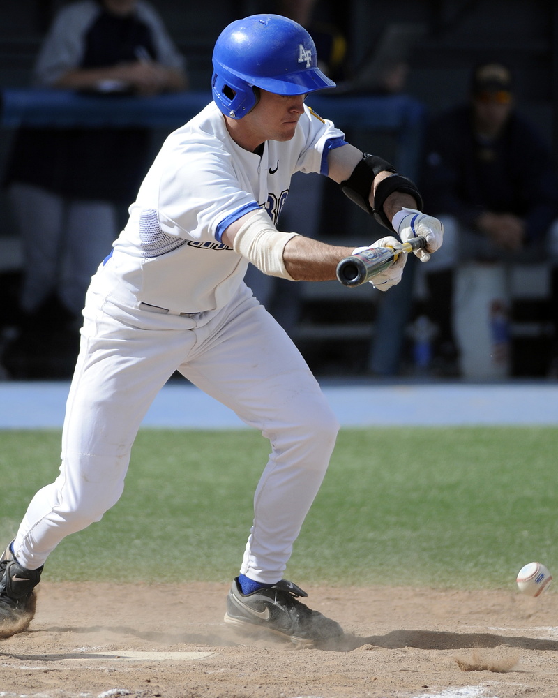 bunt, full length, day, bat, baseball Glove, real people, action, front view, sacrifice, baseball Player, sport, batters box, sports Bat, 2K, playing