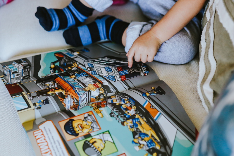 connection, midsection, boys, reading, kid, baby, one person, story, close-up, offspring, comic, technology, complexity, childhood, indoors, lego, people