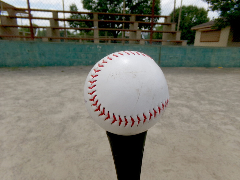 baseball, ball, baseball - ball, baseball bat, sport, 4K, no people, white color, tee, sports equipment, outdoors, t-ball, playing field, architecture