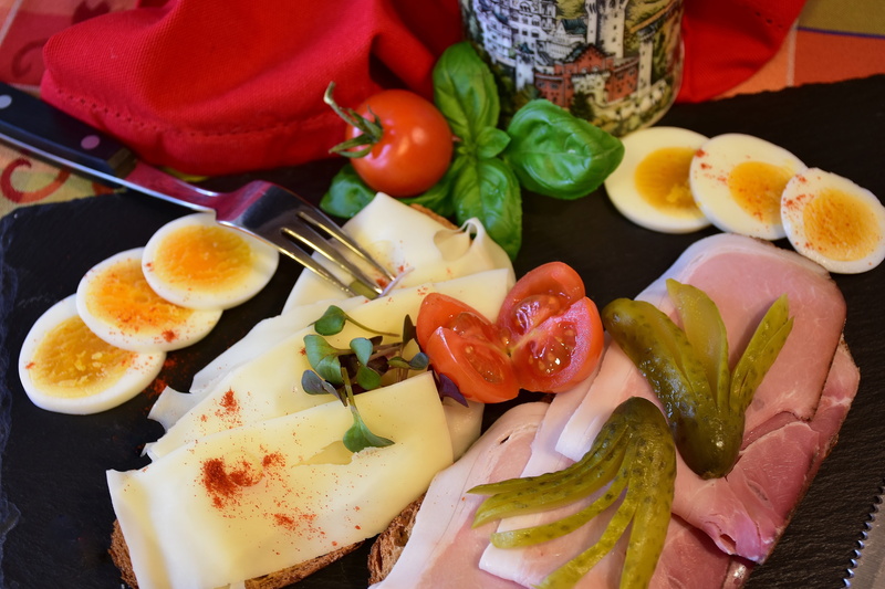 vespers, baked goods, Cheese, benefit from, pepper, wooden board, hunger, healthy eating, meal, cucumber, bavaria, food, slice, tomato, nutrition, Sausage