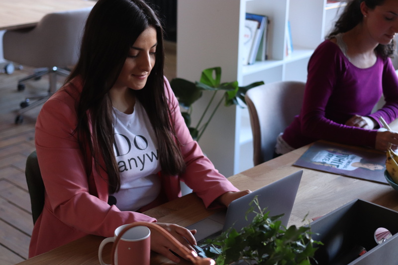 girl boss, sitting, holding, casual clothing, woman, business, boss, business women, looking, cup, connection, laptop, flower, indoors, coworking, child