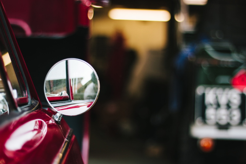 old-fashioned, photo, city, 5K, glass - material, rear-view mirror, transportation, illuminated, reflection, vehicle, vehicle mirror, tail light, mirror
