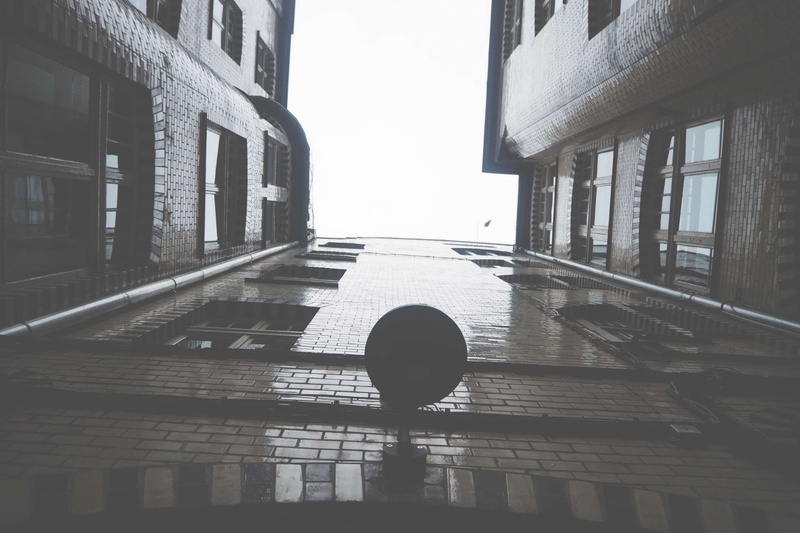 architecture, reflection, building, glass, 4K, brick walls, street lamp, bright, bricks, street light, urban, low angle photography, skyscraper, windows