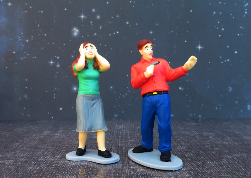 woman, fright, adult, escape, people, weapon, self defence, indoors, pistol, young women, two people, emotion, toys, men, front view, standing, horrified