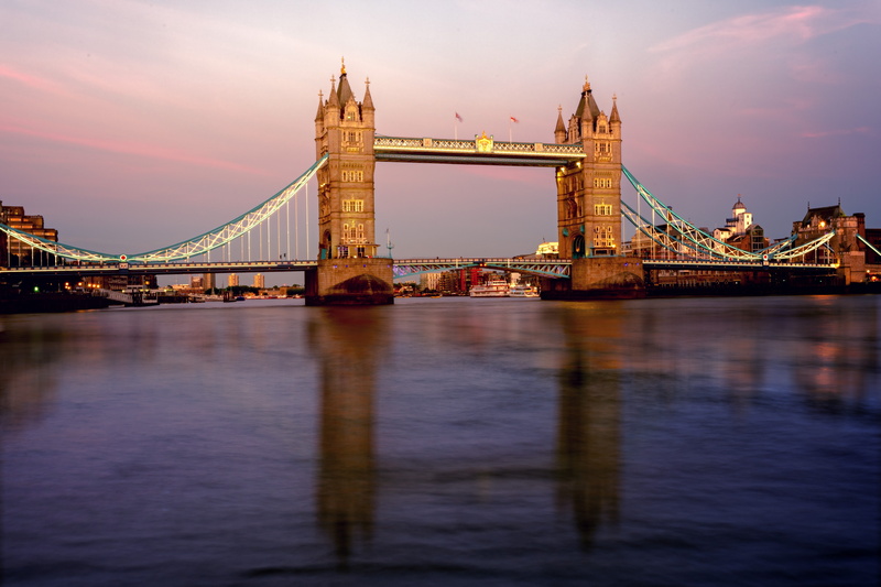 famous, building exterior, lighting, bridge, thames, tourism, built structure, reflection, landmark, river thames, sky, london, travel destinations, no people