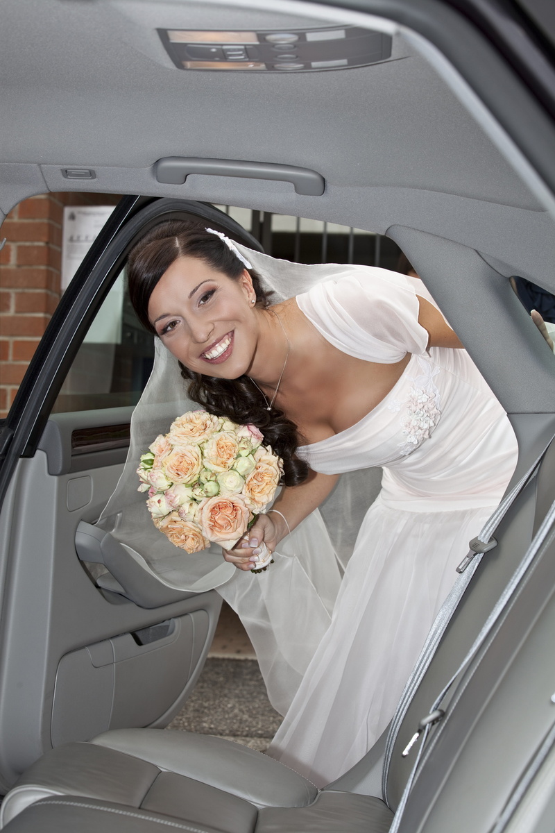 looking at camera, elegant, feelings, valentines day, formal wear, in love, dress, flowers, happiness, women, machine, kiss, white, young adult, flower arrangement