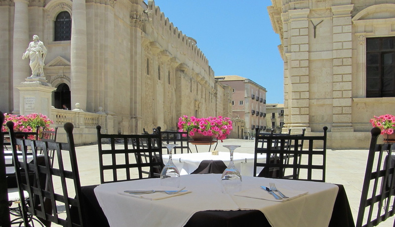 cafe, freshness, flowering plant, building, syracuse, seat, 2K, dinner, sicily, terrace, holiday, flower, square, restaurant, table, outdoors, day, chair