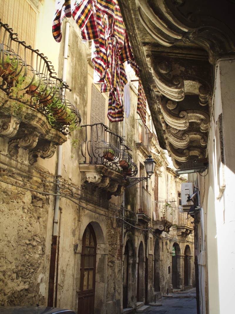building, religion, residential district, built structure, day, ornate, 4K, arch, spirituality, belief, medieval town, no people, sicily, history, province of syracuse