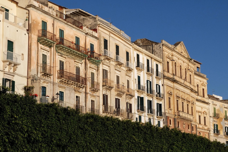 building exterior, sky, facades, window, syracuse, sicily, low angle view, facade, 1080P, house, apartment, no people, building, outdoors, city, blue