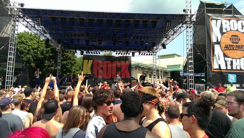 built structure, 2K, city life, crowd, large group of people, city, text, festival, lifestyles, real people, women, communication, group of people, krock