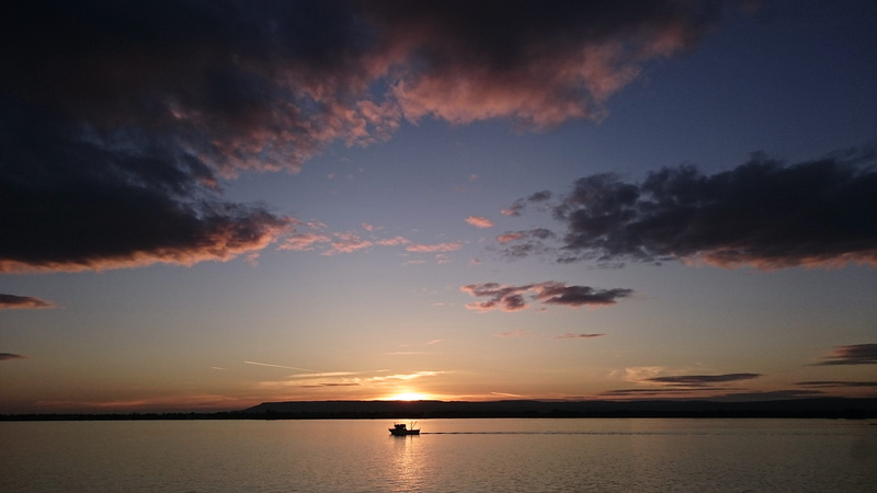 scenics - nature, tranquility, italy, horizon over water, cloud - sky, reflection, idyllic, silhouette, dusk, 5K, tranquil scene, outdoors, sunset, dramatic sky