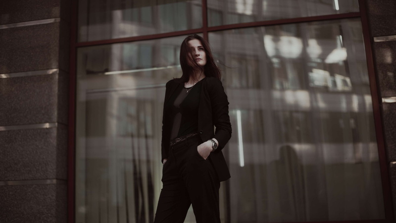 person, model, adult, one person, 4K, outfit, built structure, wear, reflection, black color, beauty, front view, young adult, style, young women, elegant