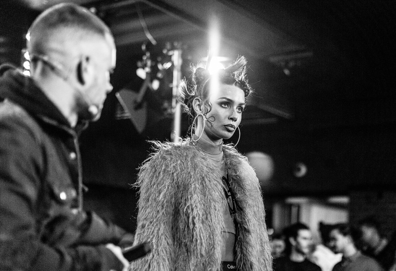 hairstyle, men, 4K, night, stage, illuminated, real people, focus on foreground, united kingdom, performance, women, sway bar, lifestyles, enjoyment, arts culture and entertainment