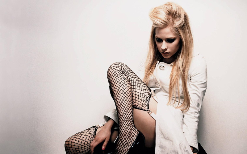 avril lavigne, avril, 720P, shoes, haircut, hose, lavigne, coat