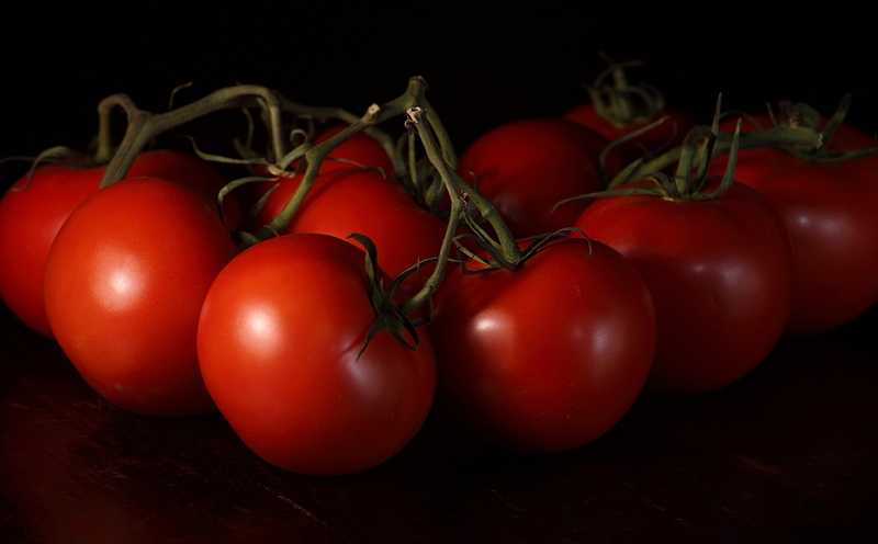 red, group, ripe, Summertime, no people, wellbeing, 5K, tomato, plant stem, studio shot, Table, Stem, small group of objects, Fruit, Food, lowkey, healthy eating