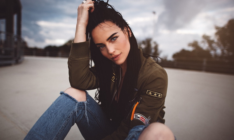 portrait, sitting, torn jeans, long hair, black hair, hands on head, 1080P, Sebastian Heberlein, women, pants