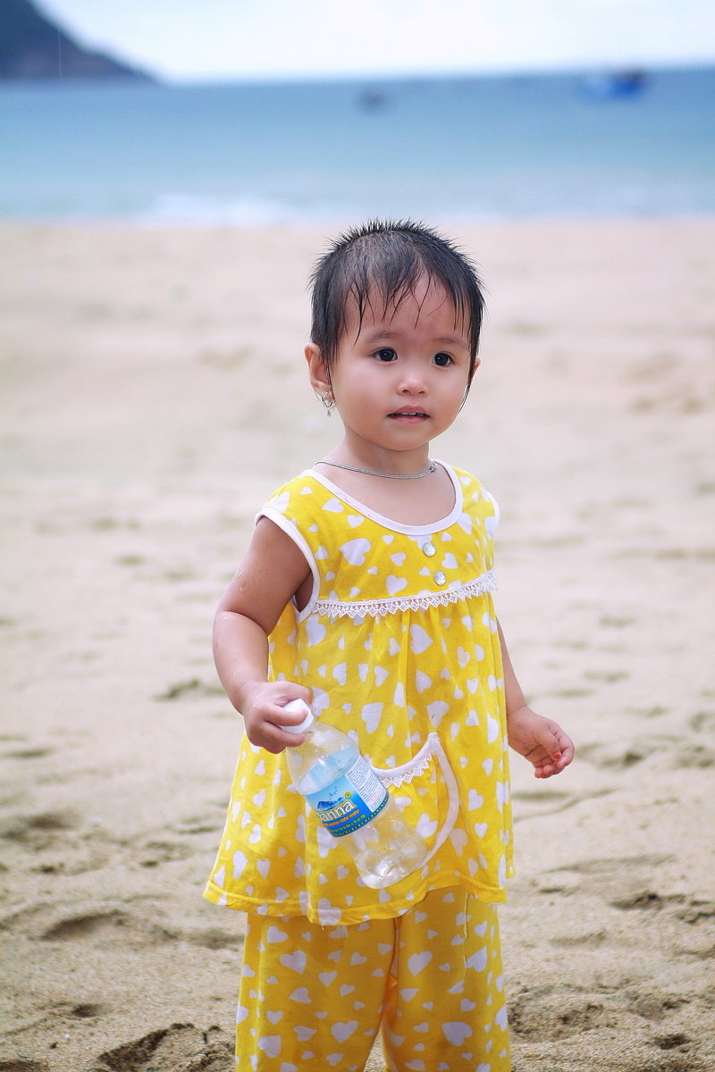 leisure activity, happiness, care, sand, water, focus on foreground, dad, healthy, 4K, front view, bottle, happy, shoreline, Family, casual clothing, Child