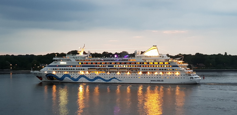 travel destinations, night, outdoors, waterfront, building exterior, sea, sol, built structure, passenger craft, 4K, city, ship, cloud - sky, transportation