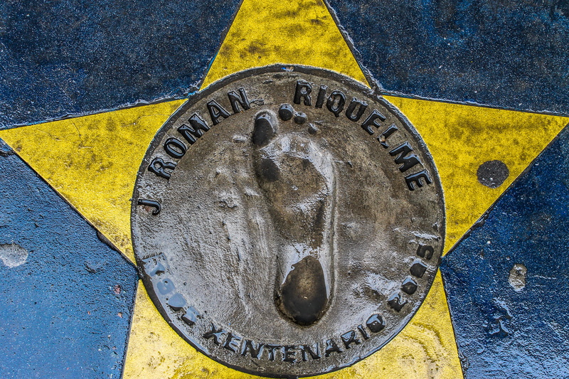 close-up, juan, buenos aires, high angle view, western script, Juan Roman Riquelme, road, riquelme, road marking, footprint, yellow, text, 4K, roman, argentina