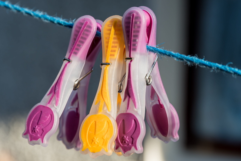peg, hang, group of objects, pink color, washing, pin, close-up, indoors, household, 5K, clothing, hanging, clothes, cleaning, washed, yellow, clothespin