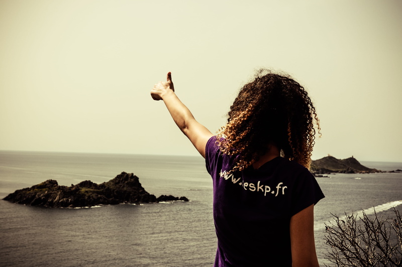 arms raised, okay, ajaccio, young women, clear sky, water, real people, casual clothing, young adult, 5K, sea, good, iles sanguinaires, sky, hand, one person