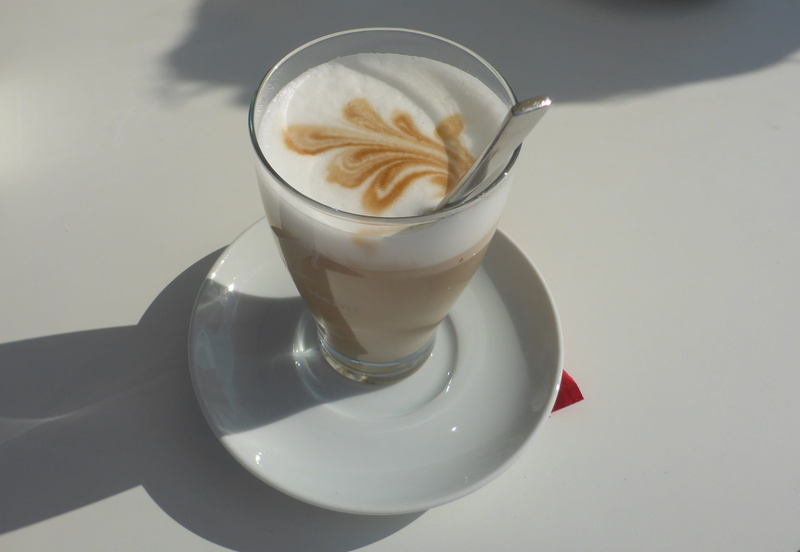 still life, close-up, coffee cup, coffee - drink, crockery, drink, non-alcoholic beverage, cup, hot drink, eating utensil, no people, Palm, frothy drink