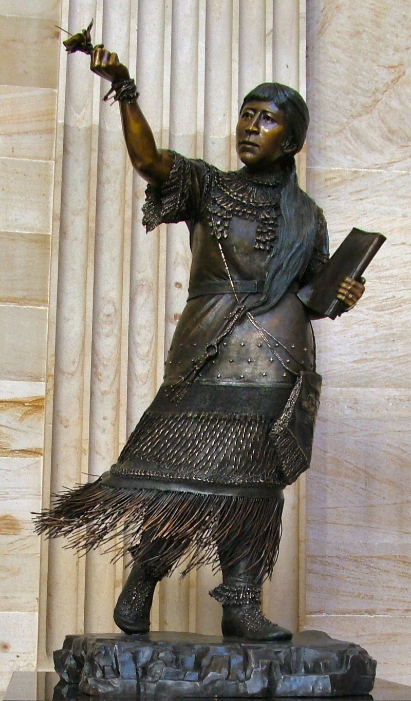 craft, weapon, 1080P, the past, government, built structure, male likeness, advocate, native, representation, day, no people, indoors, sculpture, architecture