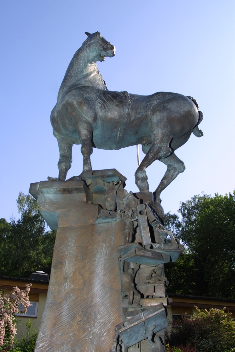 sculpture, day, male likeness, horse, clear sky, no people, ross, water, sky, nature, representation, livestock, tree, bureaucracy, human representation
