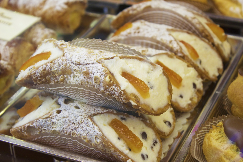 wellbeing, bread, indulgence, dessert, tray, container, sweet food, healthy eating, store, indoors, food, retail, ready-to-eat, pastry, cannoli, cream