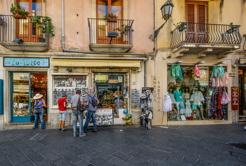 shopping, built structure, day, market, italy, Sicilian, 2K, outdoors, architecture, business, touristic, city, bicycle, Taormina, group of people, men