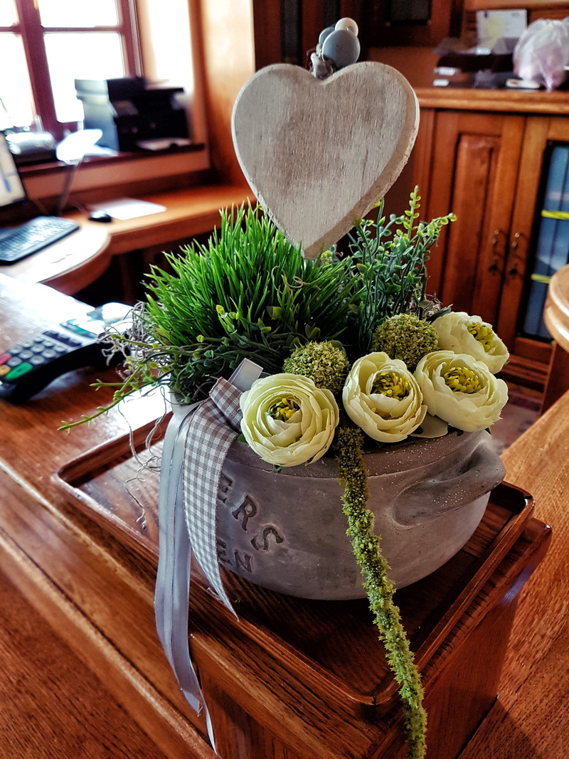 Ornament, table, domestic room, summer, clay pot, day, heart, nature, wood - material, home, flower, the art of, no people, Spring, 4K, freshness, flowers to drying