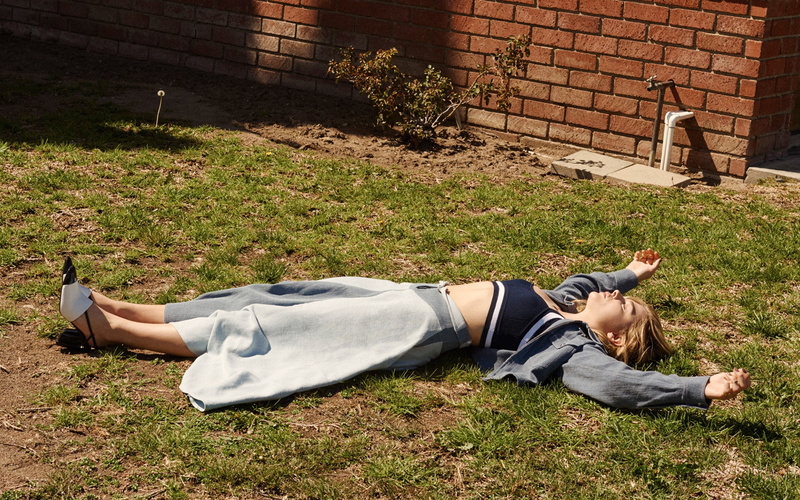 on the grass, Tung Walsh, lies, Chloe Grace Moretz, InStyle, 1080P, Chloe Moretz, in the yard