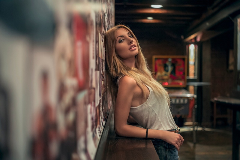 long hair, standing, girls, teenager, beauty, child, one person, T-shirt, adult, hairstyle, young women, bookshelf, beautiful woman, hair, looking at camera