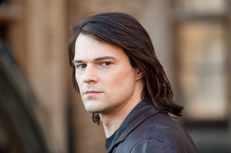 hairstyle, focus on foreground, city Life, one Man Only, masculinity, real People, only Men, casual Clothing, street, one Person, adults Only, head And Shoulders