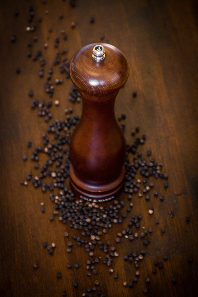 spice mill, coffee - drink, still life, spice, mill, pepper mill, caffeine, pepper, pfefferkorn, table, wood grain, ingredient, seasoning, grains, 5K