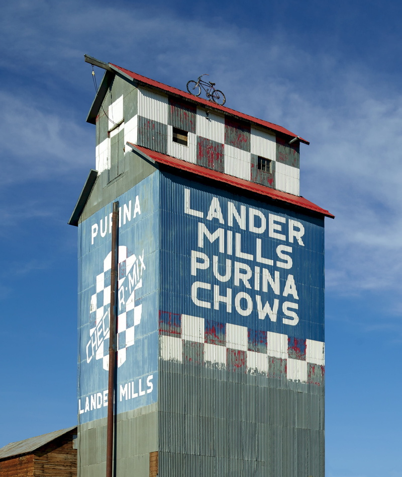 communication, water, checkerboard, day, sign, tourists, sky, information sign, capital letter, economy, text, outdoors, structure, built structure, low angle view