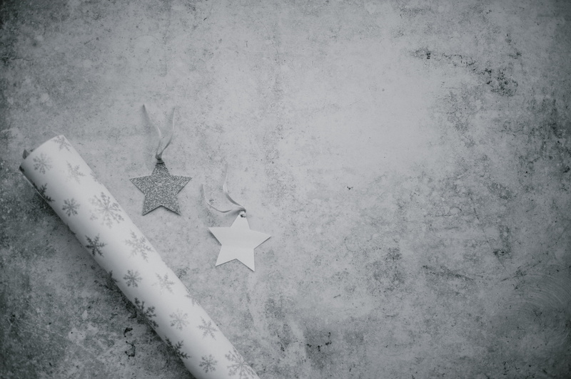 cold temperature, concrete, art and craft, 4K, hanging, paper, label, weathered, gray, cutouts, snow, tag, white color, built structure, winter, frost