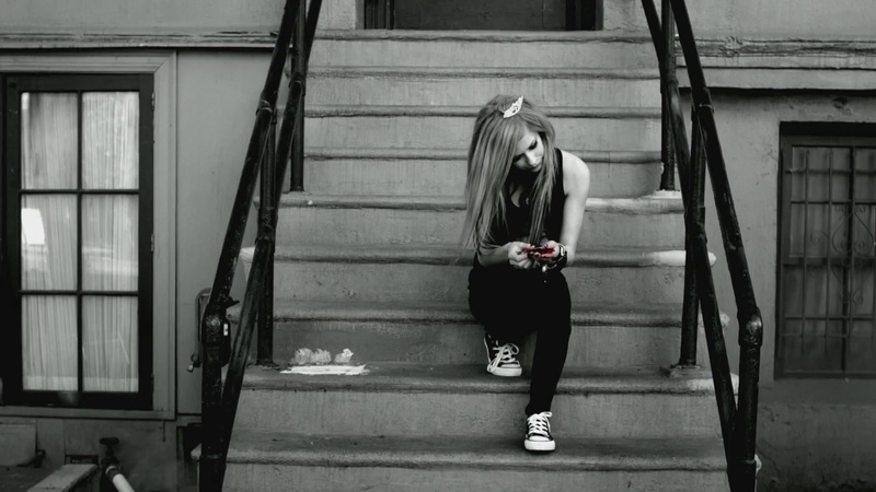 Avril Lavigne, monochrome, celebrity, 1080P, selective coloring, sitting, urban, stairs, women, singer