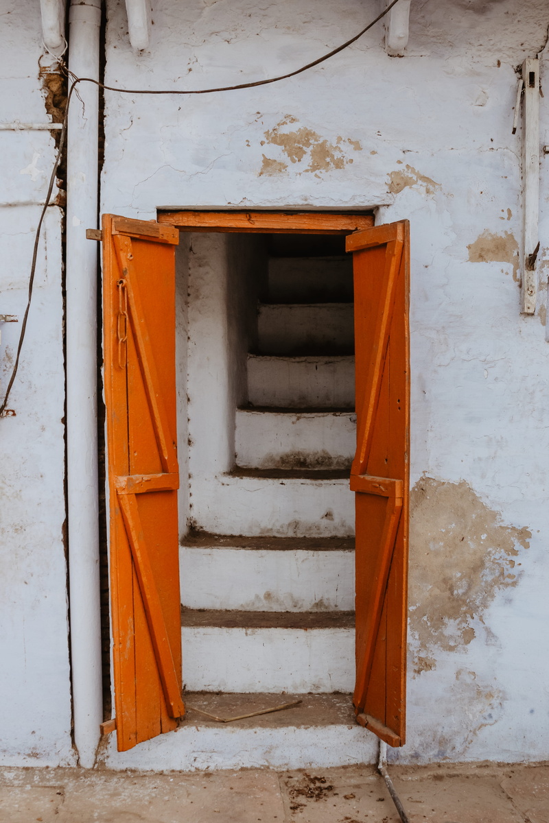 sidewalk, rundown, bunker, day, stair, safety, orange color, open, brown, building exterior, wall - building feature, built structure, architecture, welcome