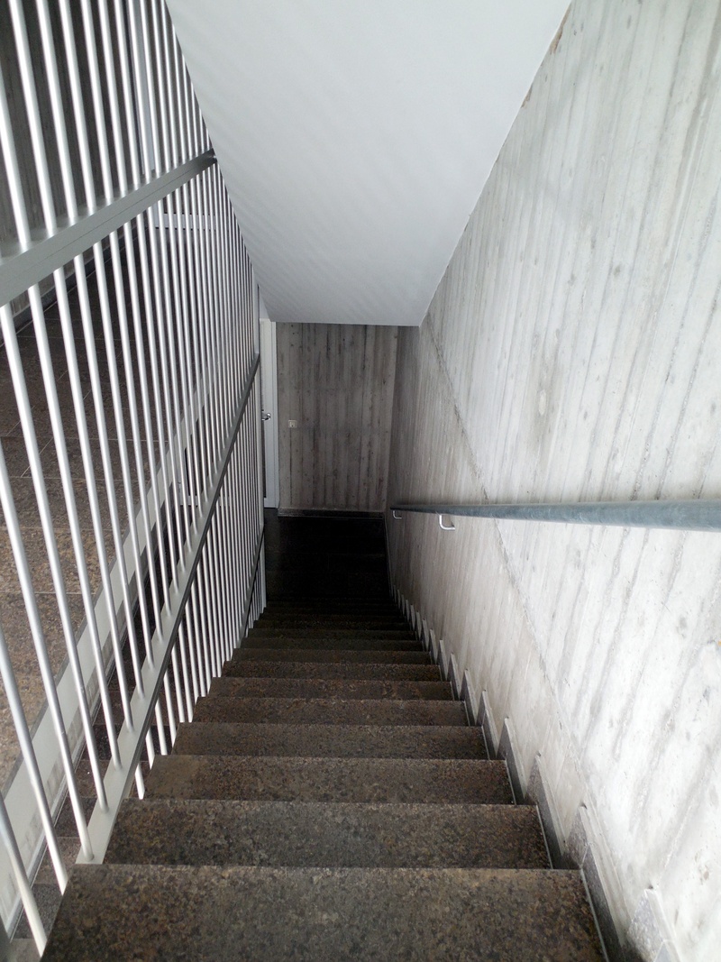 absence, stairs, indoors, 2K, treppengeländer, railing, wall - building feature, direction, down, emergence, diminishing perspective, day, corridor, architecture